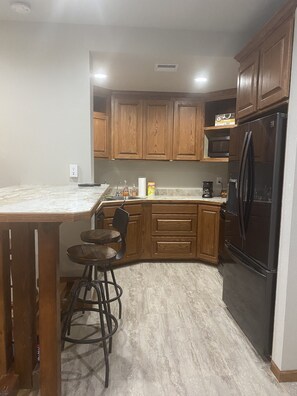 Ovn, kokeplater og oppvaskmaskin