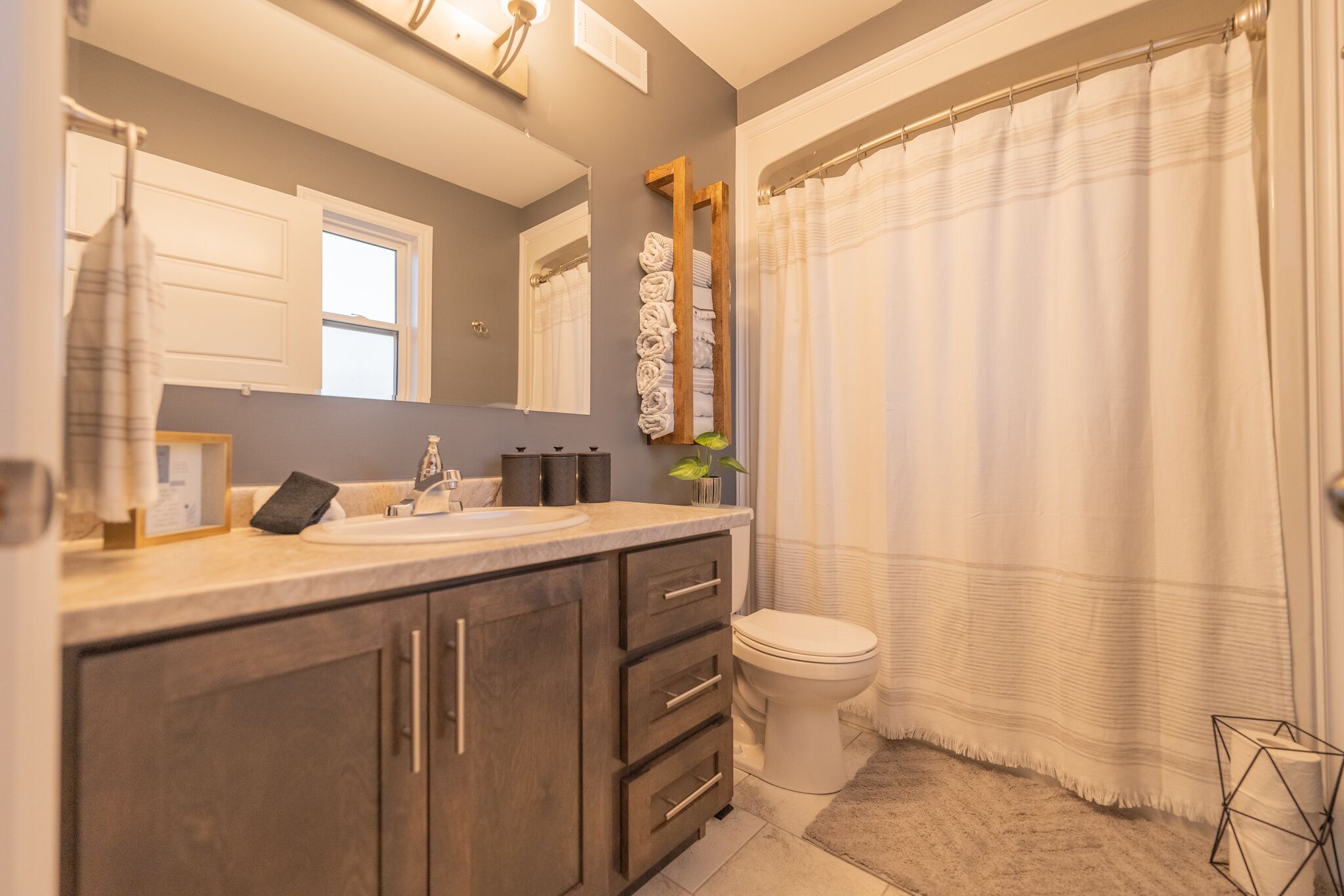 Combined shower/tub, hair dryer, towels, soap