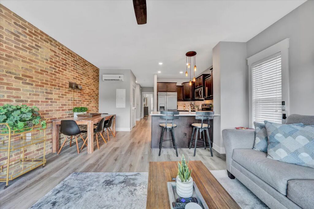 Downton Luxury Loft with River view! 10 min to LU!