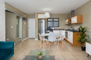 Interior - 1-Bedroom Bliss in Century City - Pool (Cape Town)