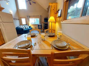 Dining - Alpine View Cabin - duplex unit A w/ queen bedroom (Winthrop)