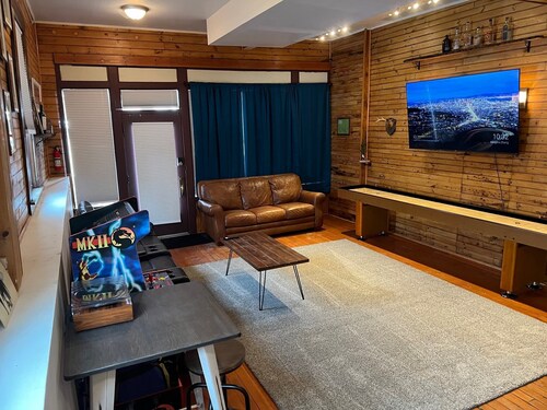 Gore Mountain Getaway Huge house with 3 Apartments