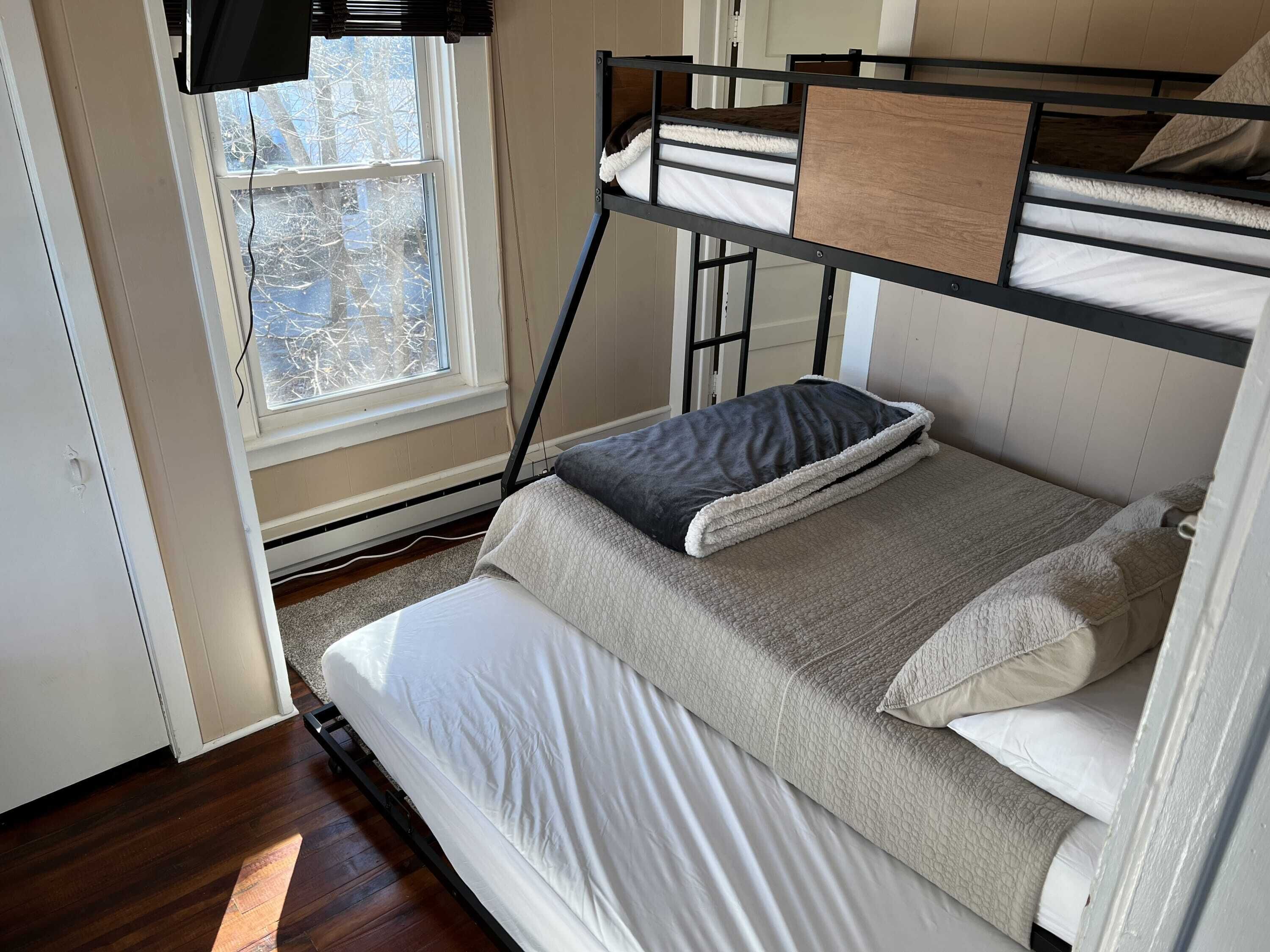 5 soverom, strykejern/-brett, wi-fi og sengetøy