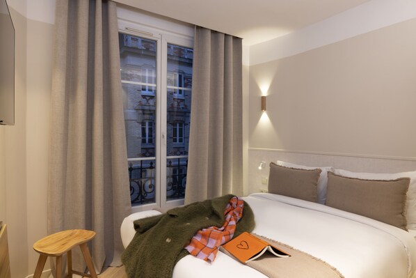 Comfort Double Room | Premium bedding, in-room safe, blackout drapes, iron/ironing board - Le Daum (Paris)