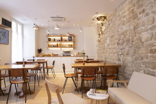 Petit déjeuner buffet servi tous les jours en supplément