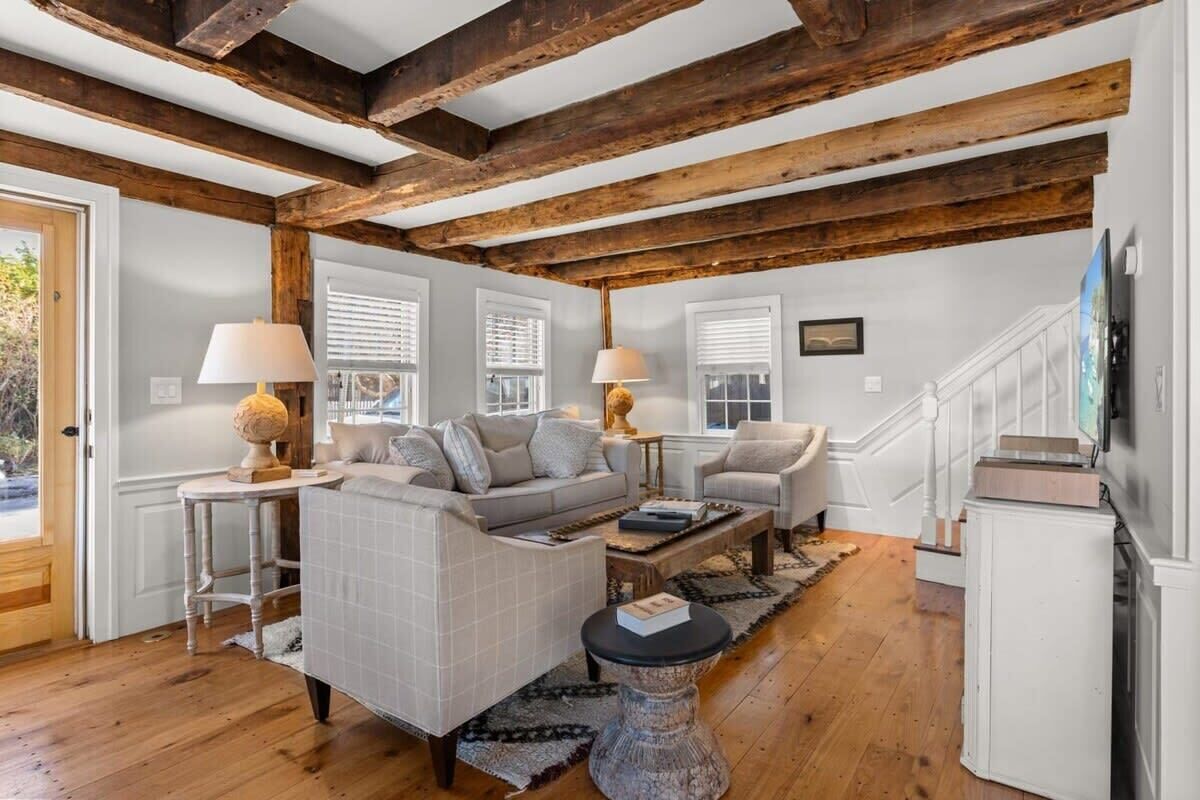 Televisión y oficina 