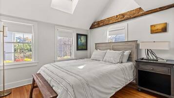 2 Schlafzimmer, Schreibtisch, Bügeleisen/Bügelbrett, WLAN