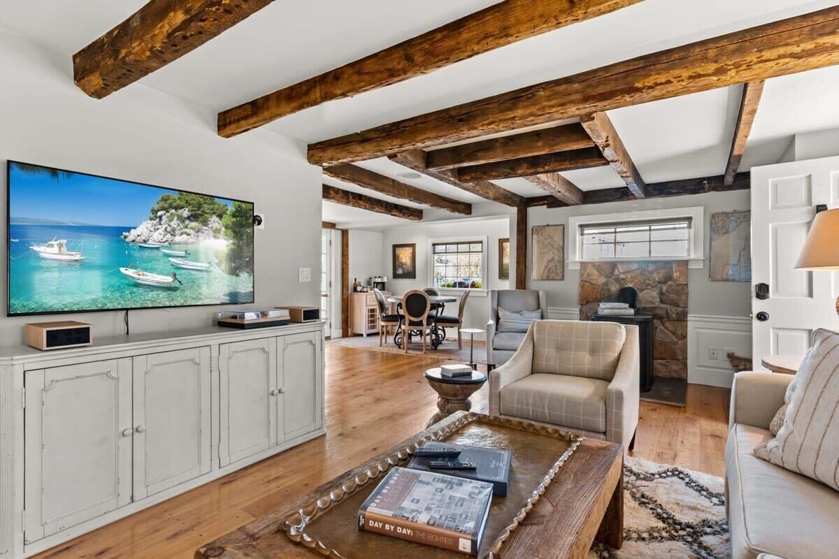 Televisión y oficina 