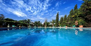 حمام سباحة
