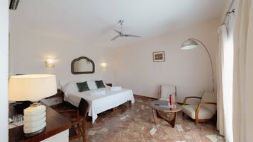 Habitación Confort con 1 cama doble o 2 individuales, 1 habitación | Ropa de cama de alta calidad y edredones de plumas