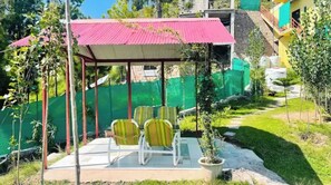 Outdoor dining - Pine Suite - 2 Bed Service Apartment, Murree (Murree)