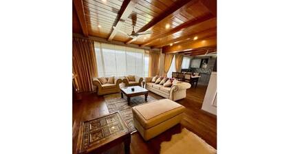 Executive 2-bed apartment with panoramic view