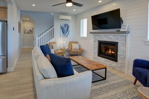 TV, fireplace