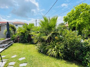 Property grounds - "Habia" Villa Biarritz swimming pool (Biarritz)