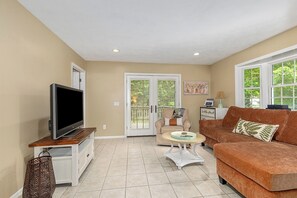 TV, caminetto, stampante