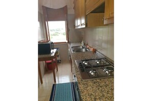 Private kitchen - Three-room apartment near the sea and the center of Alghero (Alghero)