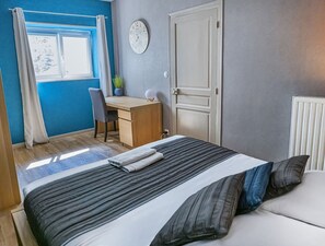 1 chambre, bureau, lit de bébé portatif, Wi-Fi