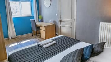1 slaapkamer, een bureau, reisbedje, wifi