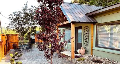 Charming Studio Getaway Near TIEC, Tryon & Landrum