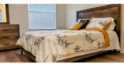 New Lovely 3BR 2BR unit with Golf course view.