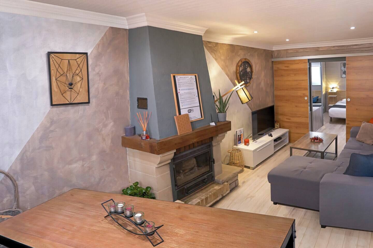 Smart TV, fireplace, books