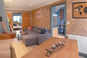 Smart-TV, Kamin, Stereoanlage