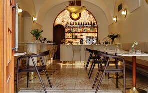 Dagelijks à la carte ontbijt (EUR 27 per persoon)