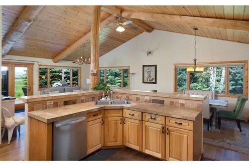 Cozy Mountain Escape near Bozeman, Family Friendly!
