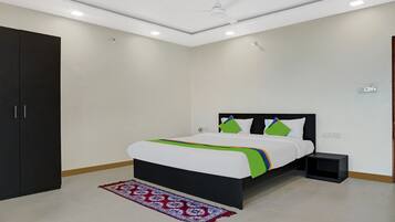 Standard Double Room | Desk, iron/ironing board