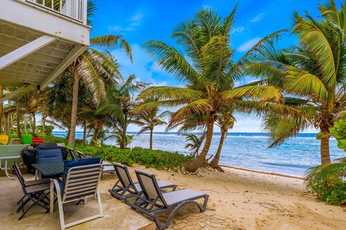 Beautiful 3 Bd Beachfront Home North Side Sleeps 7