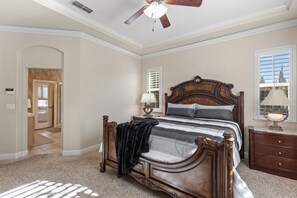 3 bedrooms, in-room safe, desk, iron/ironing board