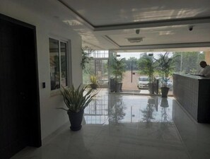Lobby - Embassy Lodge (Islamabad)