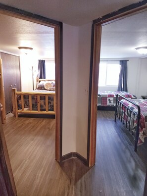 4 bedrooms, desk, iron/ironing board, free WiFi