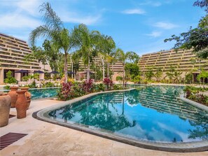 حمّام سباحة خارجي