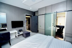 公寓 | 2 多间卧室、特色装修、特色家居、办公桌