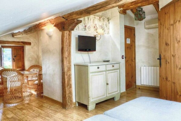 5 slaapkamers, een strijkplank/strijkijzer, wifi, beddengoed