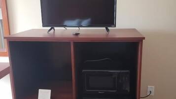 Basic Room, 2 Double Beds | 1 bedroom, iron/ironing board, free WiFi