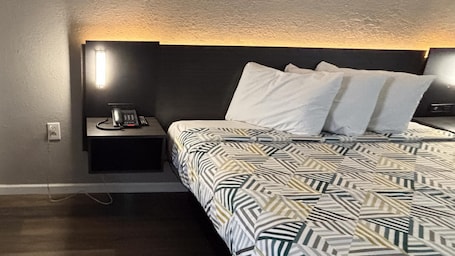 1 habitación, tabla de planchar con plancha, wifi gratis y ropa de cama