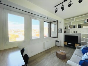 Télévision à écran plat