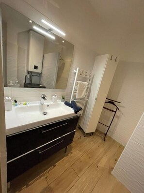 Shower, hair dryer, towels, toilet paper