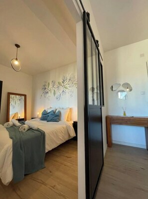 1 chambre, fer et planche à repasser