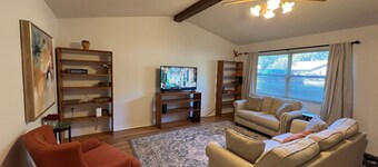 Cozy, Peaceful and Quiet Deerwood Cottage