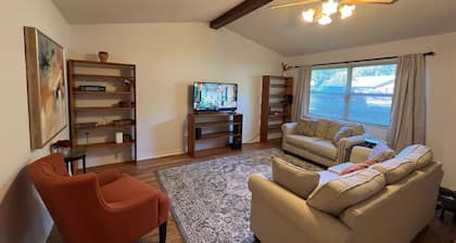 Cozy, Peaceful and Quiet Deerwood Cottage