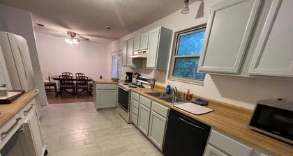 Cozy, Peaceful and Quiet Deerwood Cottage