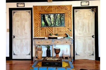 Cozy AF Jungle-House Hideaway