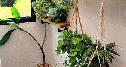 Cozy AF Jungle-House Hideaway