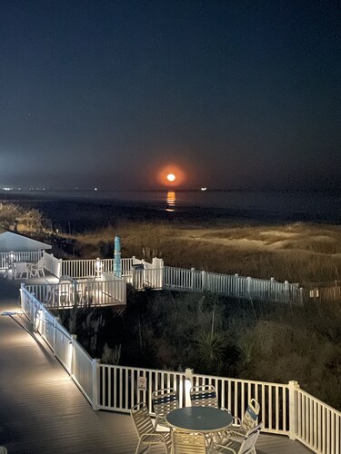 Book early and save. Ocean  front 1 bedroom just steps to the sand.