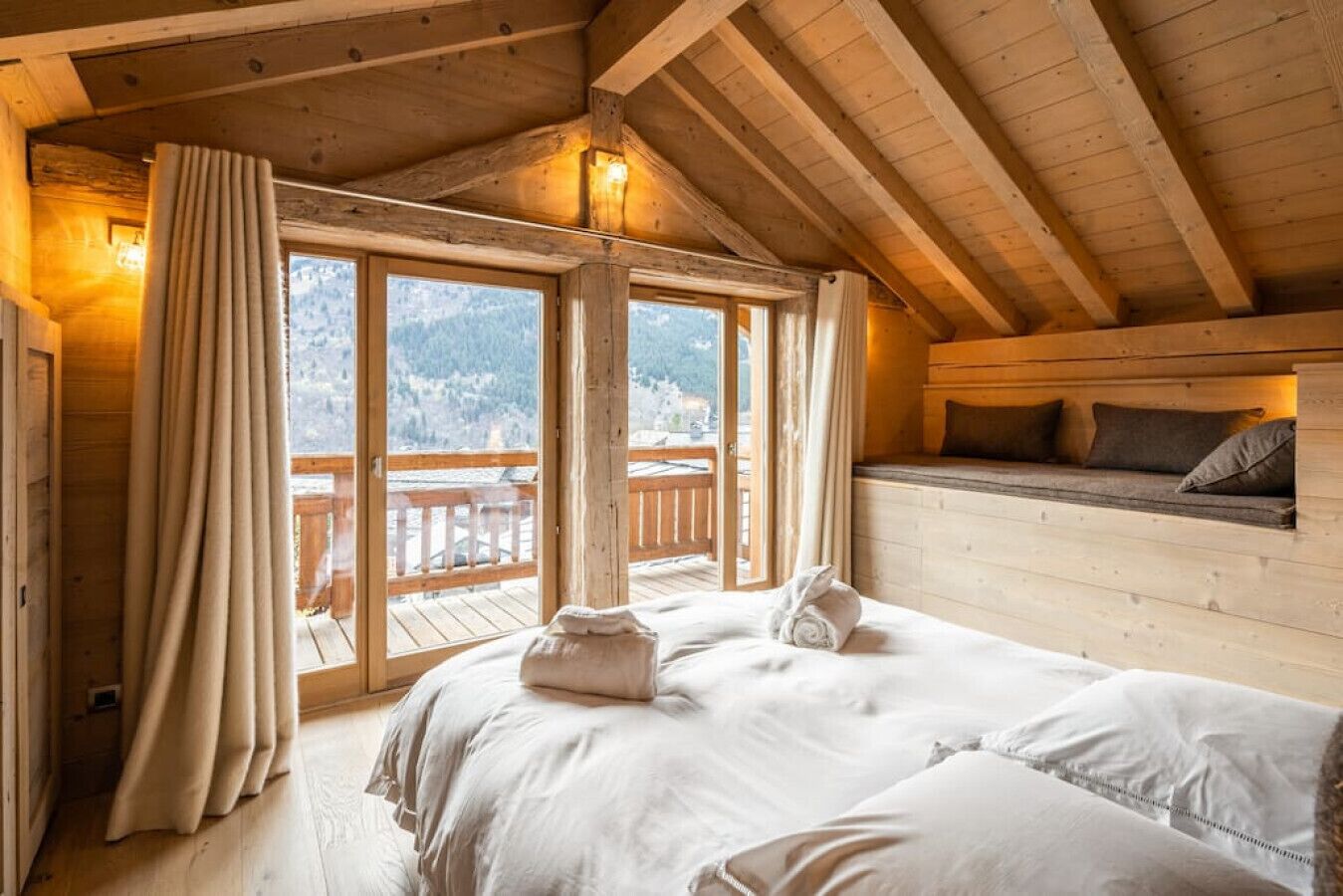 5 bedrooms, desk, iron/ironing board, free WiFi