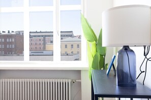 Comfort-huoneisto | Oleskelualue | 36–tuumainen televisio, jossa kaapelikanavat