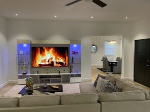 Smart-TV, Tischtennisplatte, Stereoanlage